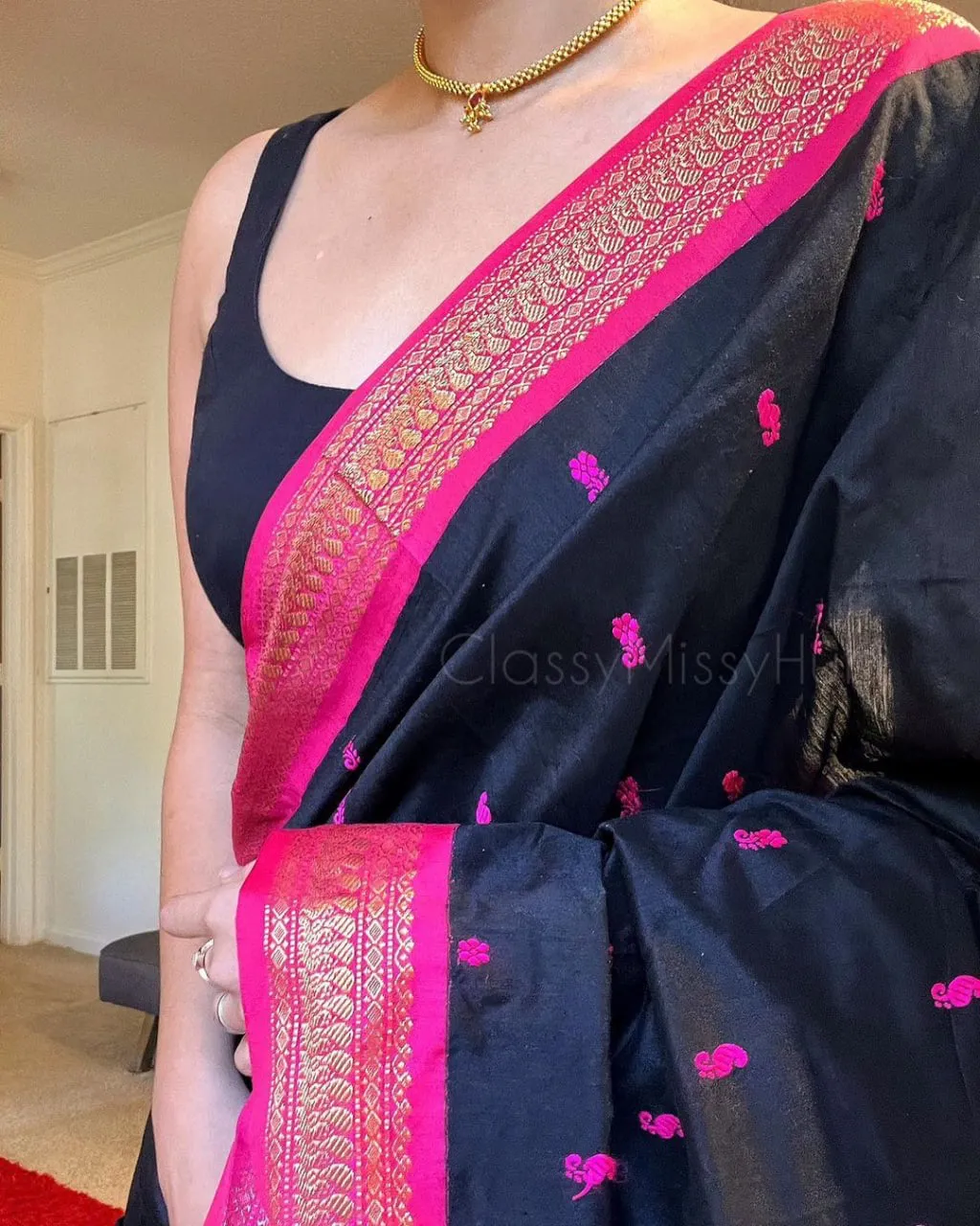 Luminous Black Soft Silk Saree With Tantalizing Blouse Piece